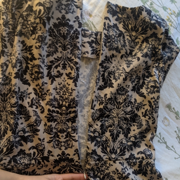 Pink Martini damask patterned peplum top - Picture 2 of 8